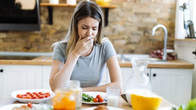 uebelkeit-und-appetitlosigkeit-diese-warnzeichen-von-magenkrebs-nehmen-viele-nicht-ernst.jpg