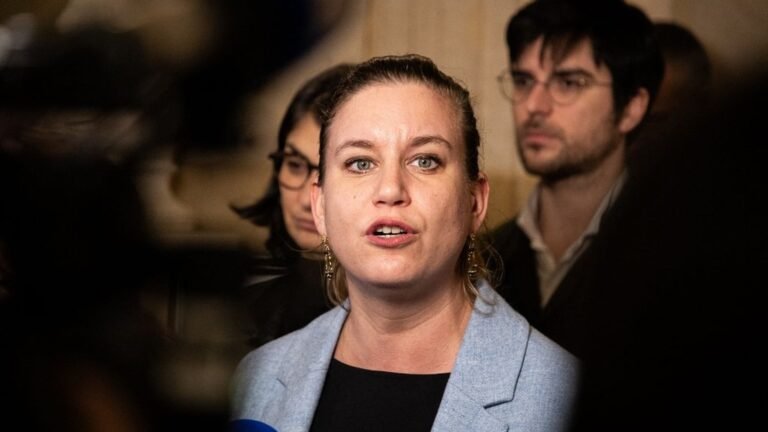 075-pinto-debatean260202-np6wh-6993a08f7905d957908903.jpg