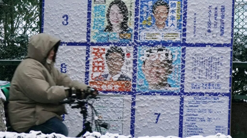 08-verschneite-wahlplakate-in-japan-8b042789f7bf9b75.jpg