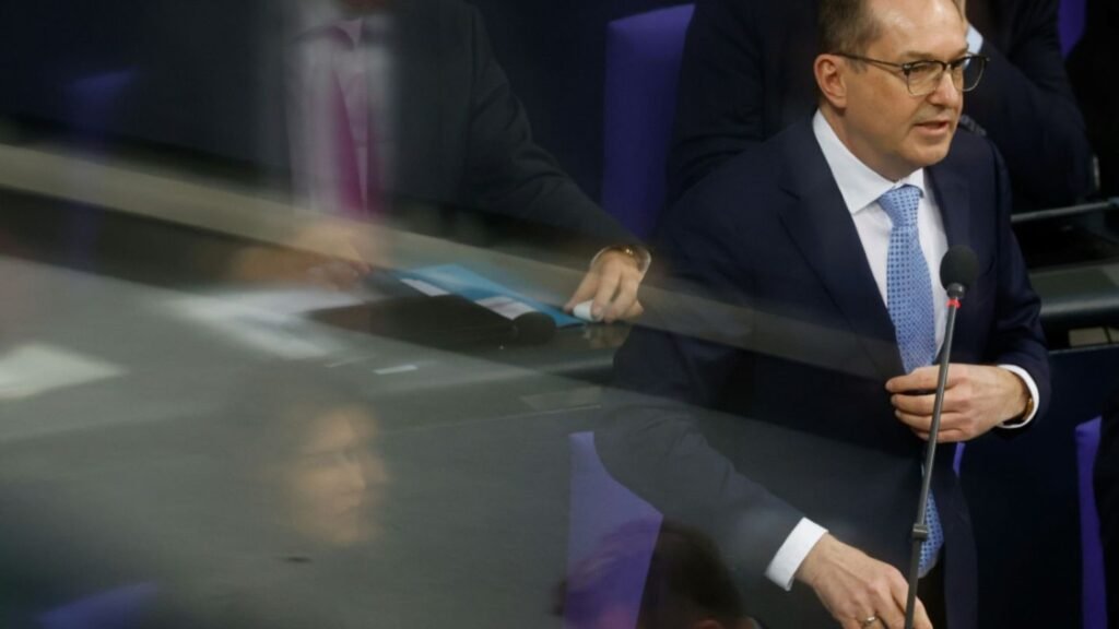 09-dobrindt-mitte-januar-im-bundestag-648b8b50a305dd19.jpg