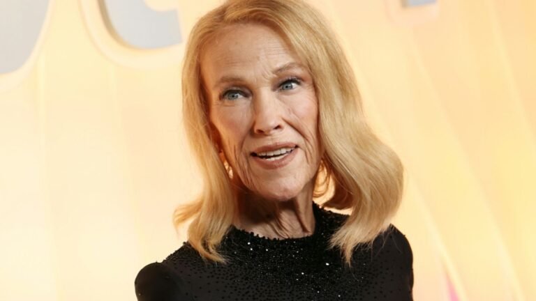 10-catherine-ohara-2025-in-west-hollywood-b2f818c7eec524f1.jpg
