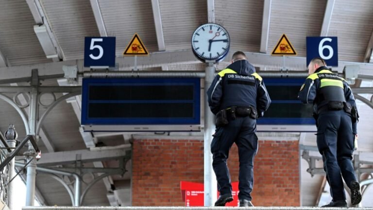13-bahnhof-wannsee-in-berlin-c227898c9499e20e.jpg
