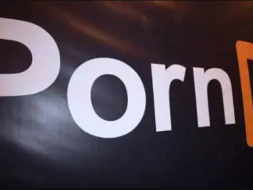 1655890393-pornohub.jpg