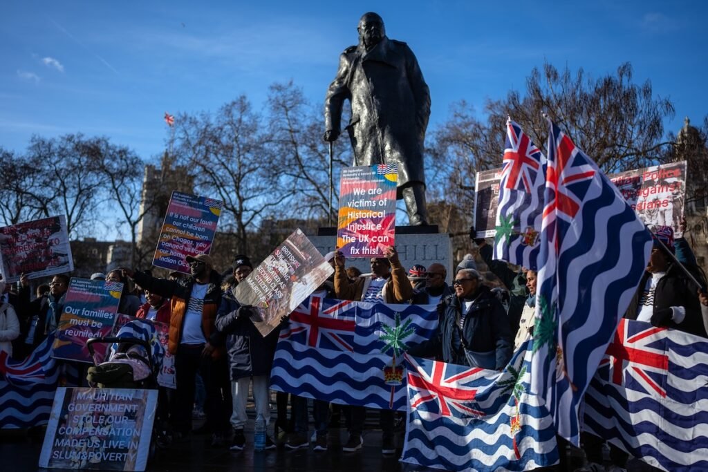 1770317478-chagos-londra.jpg