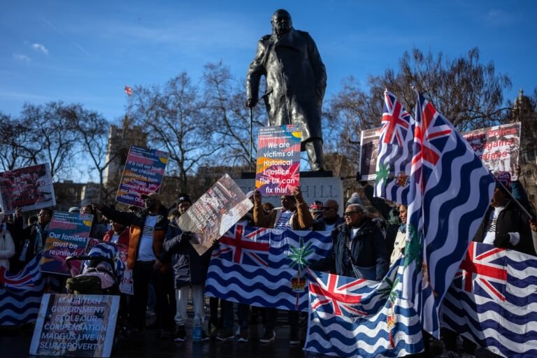 1770317478-chagos-londra.jpg