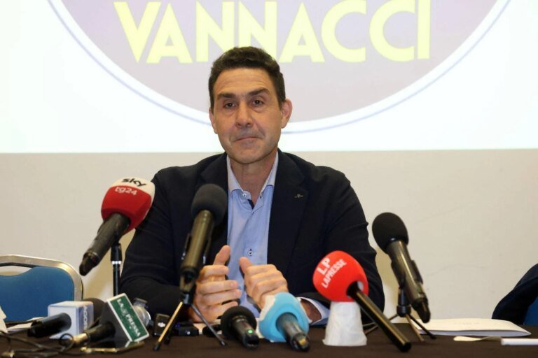 1770755586_robertovannacci_microfono_ipa_fg.jpeg