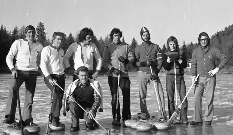 1771084258-Curlingvintage.jpg