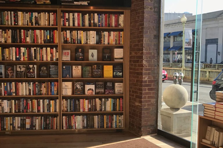 1771403981-libreriaDC.jpeg