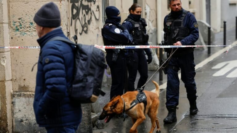 18-polizeieinsatz-an-der-lfizentrale-in-paris-d6d067281726cdc8.jpg