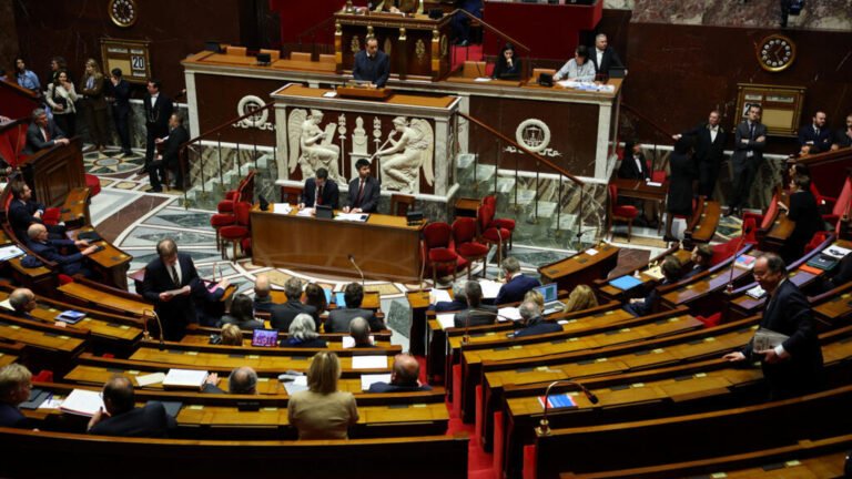 2026-01-20T161325Z-1705529737-RC245JA65JXM-RTRMADP-3-FRANCE-POLITICS-BUDGET.jpg