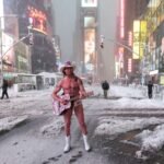 23-der-musiker-naked-cowboy-auf-dem-times-square-de382426c20ff529.jpg