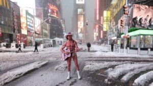 23-der-musiker-naked-cowboy-auf-dem-times-square-de382426c20ff529.jpg