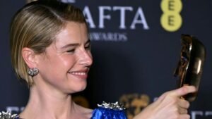 23-jessie-buckly-als-beste-schauspielerin-ausgezeichnet-4a96f4225f53a49c.jpg