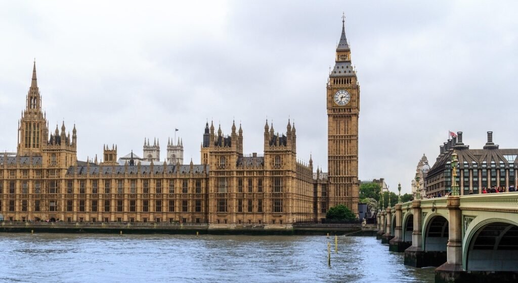 9347346_08155148_pdimaria_westminster_902972_1920.jpg
