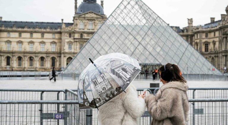 9379615_24182915_louvre.jpg