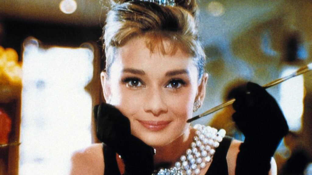 Audrey-Hepburn-Characters-Holly-Golightly-Film-Breakfast-At-Tiffany-S-USA-1961-Director-Blake-Edward.jpeg