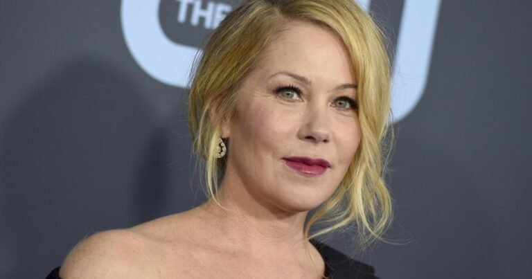 Christina-Applegate-1200.jpg