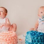 Creative-Highlights-Symbolbilder-Portrait-of-two-babies-eating-birthday-cakes-model-released-propert.jpeg