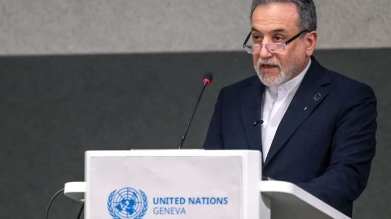 Der-iranische-Aussenminister-Abbas-Araghtschi-spricht-waehrend-der-Abruestungskonferenz-am-europaeis.jpeg