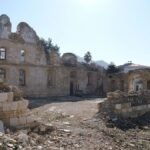 Die-Ruinen-einer-zerstoerten-griechisch-orthodoxen-Kirche-stehen-in-Antakya-im-Sueden-der-Tuerkei.jp_.jpeg