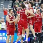 Die-Spielder-der-Bamberg-Baskets-bejubeln-den-Pokalsieg-nach-dem-Schlusspfiff-Emotionen-Freunde-GER.jpeg