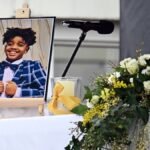 Ein-Bild-von-Yosef-steht-waehrend-der-Trauerfeier-auf-dem-Altar-Nach-dem-gewaltsamen-Tod-des-14-jaeh.jpeg