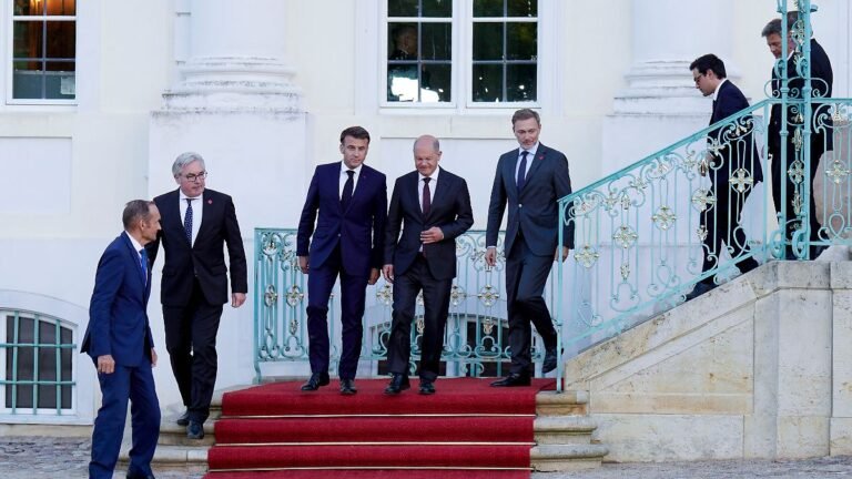 Emmanuel-Macron-Olaf-Scholz-Christian-Lindner-Stephane-Sejourne-Robert-Habeck-und-Boris-Pistorius-be.jpeg