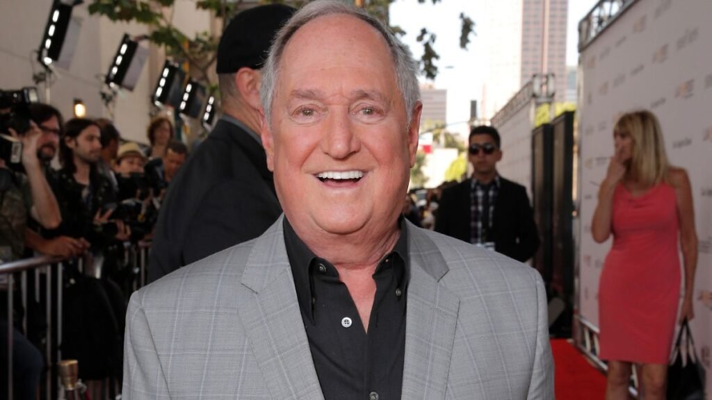 FILE-Neil-Sedaka-attends-the-Warner-Bros-Premiere-of-Jersey-Boys-at-the-2014-Los-Angeles-Film-Festiv.jpeg