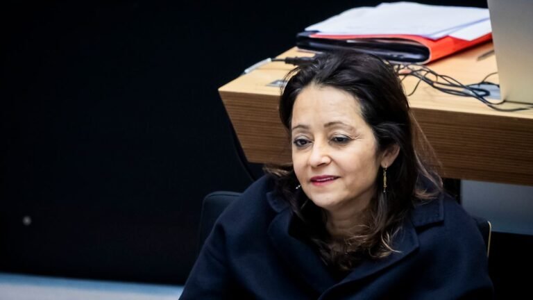 Felor-Badenberg-CDU-Berliner-Senatorin-fuer-Justiz-und-Verbraucherschutz-sitzt-bei-der-77-Plenarsitz.jpeg