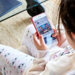 France-Montaigu-Vendee-2026-01-03-A-teenager-absorbed-in-her-smartphone-screen-watches-a-video-on-so.jpeg