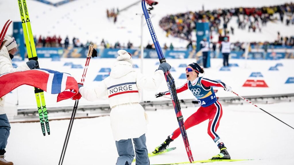 Heidi-Weng-Norwegen-celebrates-the-victory-competes-in-the-Womens-4-x-7-5-km-Relay-cross-country-ski.jpeg
