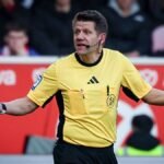 Referee-Schiedsrichter-Patrick-Ittrich-gestikuliert-im-Gespraech-1-FSV-Mainz-05-vs-FC-Augsburg-Fussb.jpeg