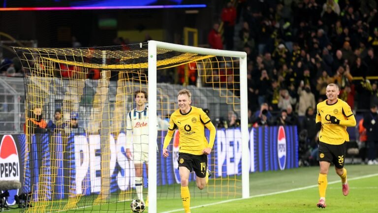 Torjubel-goal-celebration-zum-2-0-durch-Maximilian-Beier-Borussia-Dortmund-GER-Borussia-Dortmund-geg.jpeg