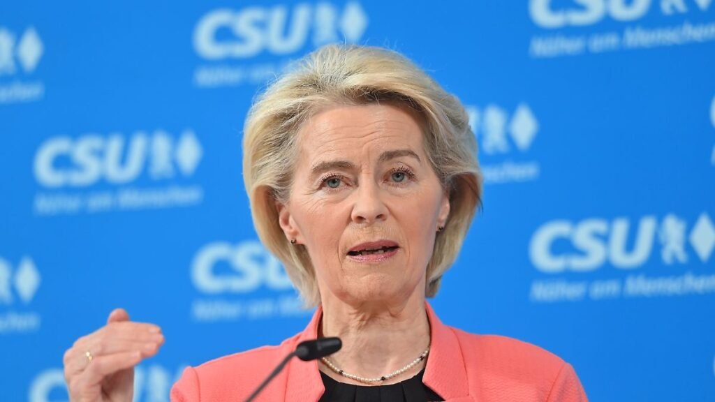 Ursula-VON-DER-LEYEN-Praesidentin-der-Europaeischen-Kommission-Einzelbild-angeschnittenes-Einzelmoti.jpeg