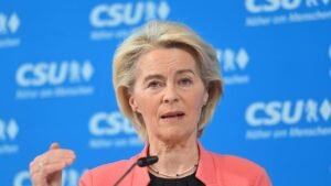 Ursula-VON-DER-LEYEN-Praesidentin-der-Europaeischen-Kommission-Einzelbild-angeschnittenes-Einzelmoti.jpeg