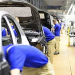 autofertigung-in-einem-vw-werk-symbolbild-vergleicht-man-nur-die-arbeitsstunden-von-vollzeitbeschaef.webp