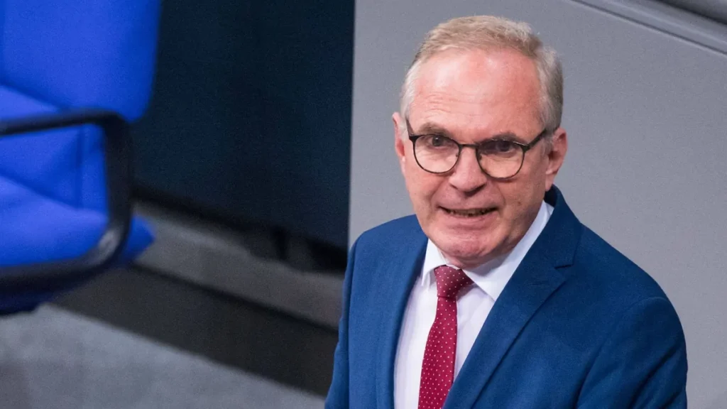 berlin-plenarsitzung-im-bundestag-deutschland-berlin-27-112020-im-bild-ist-hartmut-ebbing-fdp-waehre.webp