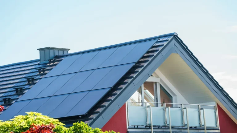 besitzer-privater-solaranlagen-muessen-teilweise-monatelang-auf-ihre-einspeiseverguetung-warten-die.webp