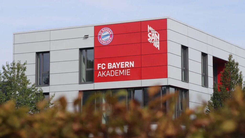 blick-auf-den-fc-bayern-campus-archivbild.jpg