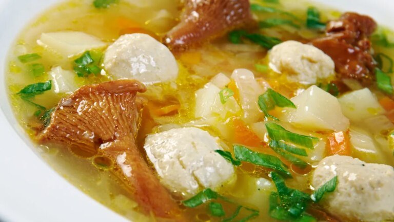 bori-bori-sieht-ein-wenig-aus-wie-eine-griesskloesschensuppe-ist-aber-aus-paraguay.jpg