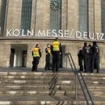 bundespolizei-am-bahnhof-koeln-messe-deutz-symbolbild-am-samstag-kletterte-ein-jugendlicher-auf-das.webp