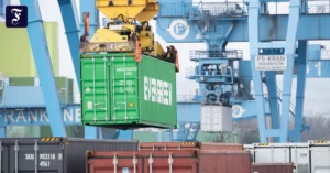 container-im-mainzer-hafen.webp.webp
