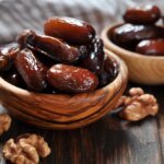 datteln-und-nuesse-sind-ein-nahrhafter-und-gesunder-snack.jpg