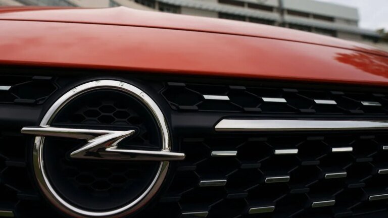 der-autobauer-ruft-mehr-als-200000-corsa-modelle-zurueck-symbolbild.jpg