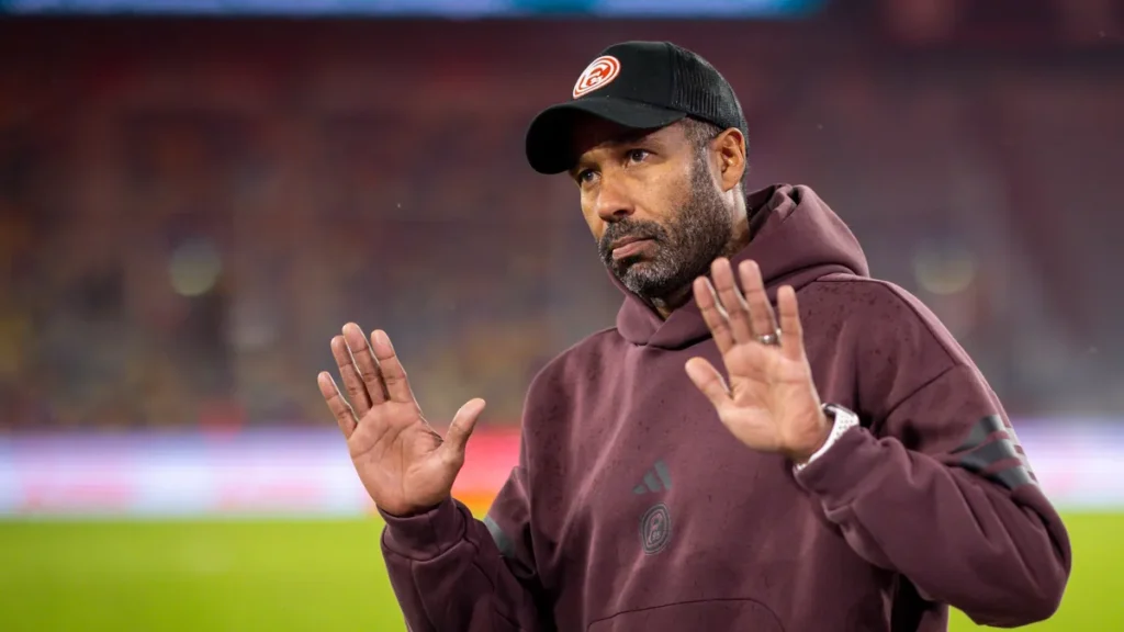 duesseldorf-germany-03rd-oct-2025-trainer-daniel-thioune-f95-fortuna-duesseldorf-1-fc-nuernberg-03-1.webp