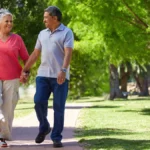 ein-ausgiebiger-spaziergang-pro-tag-diese-simple-gewohnheit-traegt-enorm-zu-einem-gesunden-lebenssti.webp