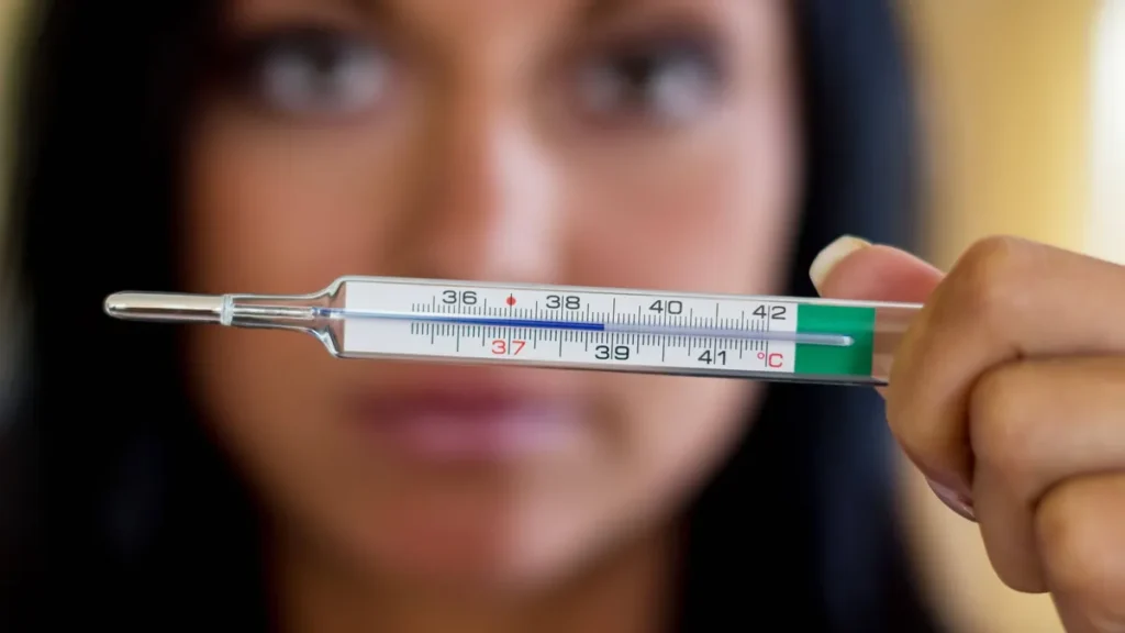 ein-fieberthermometer-mit-quecksilber-zur-temperaturmessung-ein-solches-utensil-muss-in-einer-extrah.webp