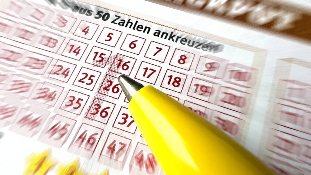 eurojackpot-spielschein-symbolfoto-ein-hesse-war-in-der-zweiten-gewinnklasse-erfolgreich.jpg