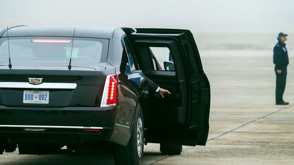 fahrzeug-eines-leider-sehr-maechtigen-egomanen-auf-dem-regierungsflughafen-washington.jpg