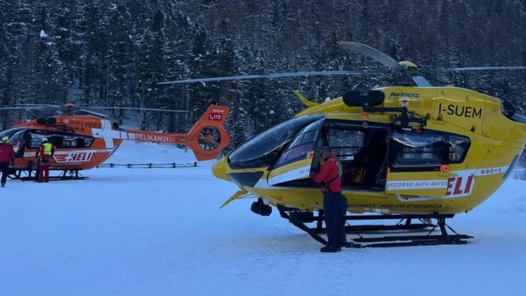 helikopter-in-suedtirol-bei-einer-gross-angelegten-suchaktion-sollen-drei-notarzthubschrauber-im-ein.webp